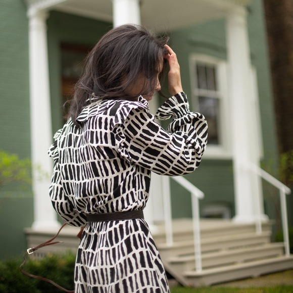 Black and white printed long sleeves midi dress - Picture 7 of 7